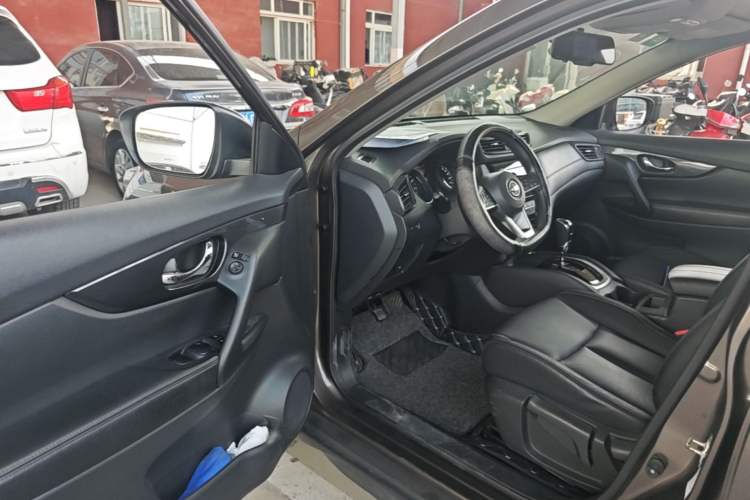 Used Nissan X-Trail 2017 2.0L CVT Comfort Edition 2WD Interior 3