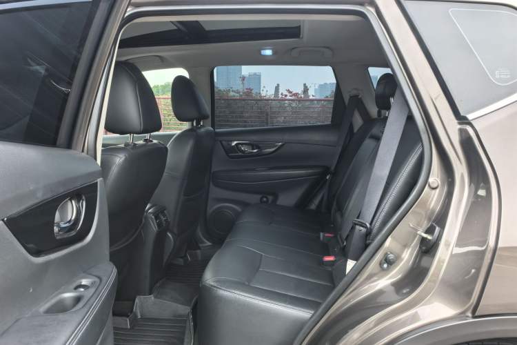 Used Nissan X-Trail 2017 2.5L CVT Leading Edition 4WD Interior 4