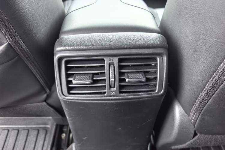Used Nissan X-Trail 2017 2.5L CVT Leading Edition 4WD Interior 6