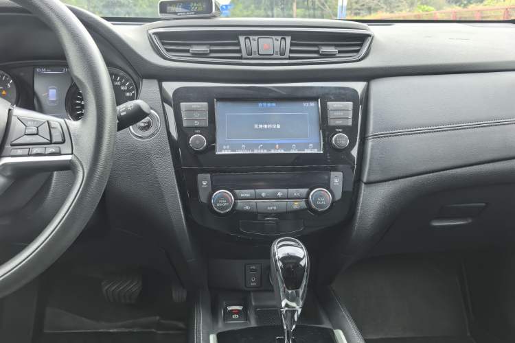 Used Nissan X-Trail 2017 2.5L CVT Leading Edition 4WD Interior 9
