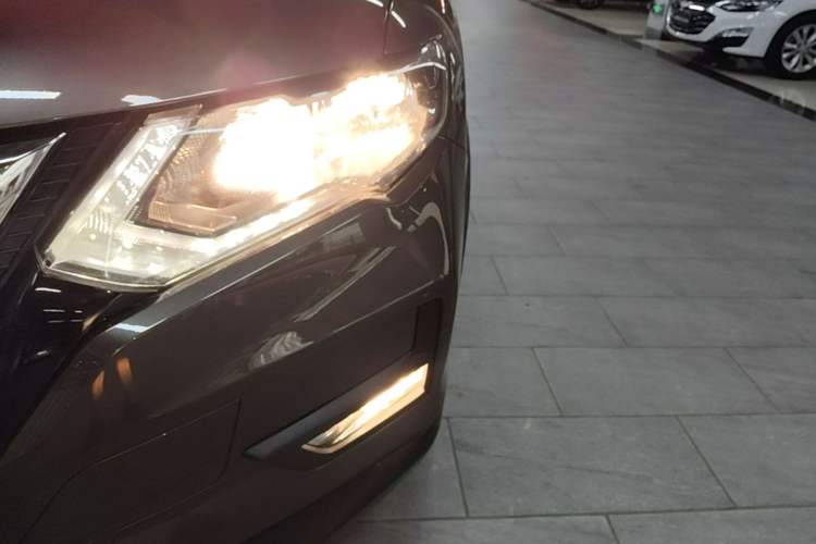 Used Nissan X-Trail 2017 2.5L CVT Leading Edition 4WD Left Front Headlight