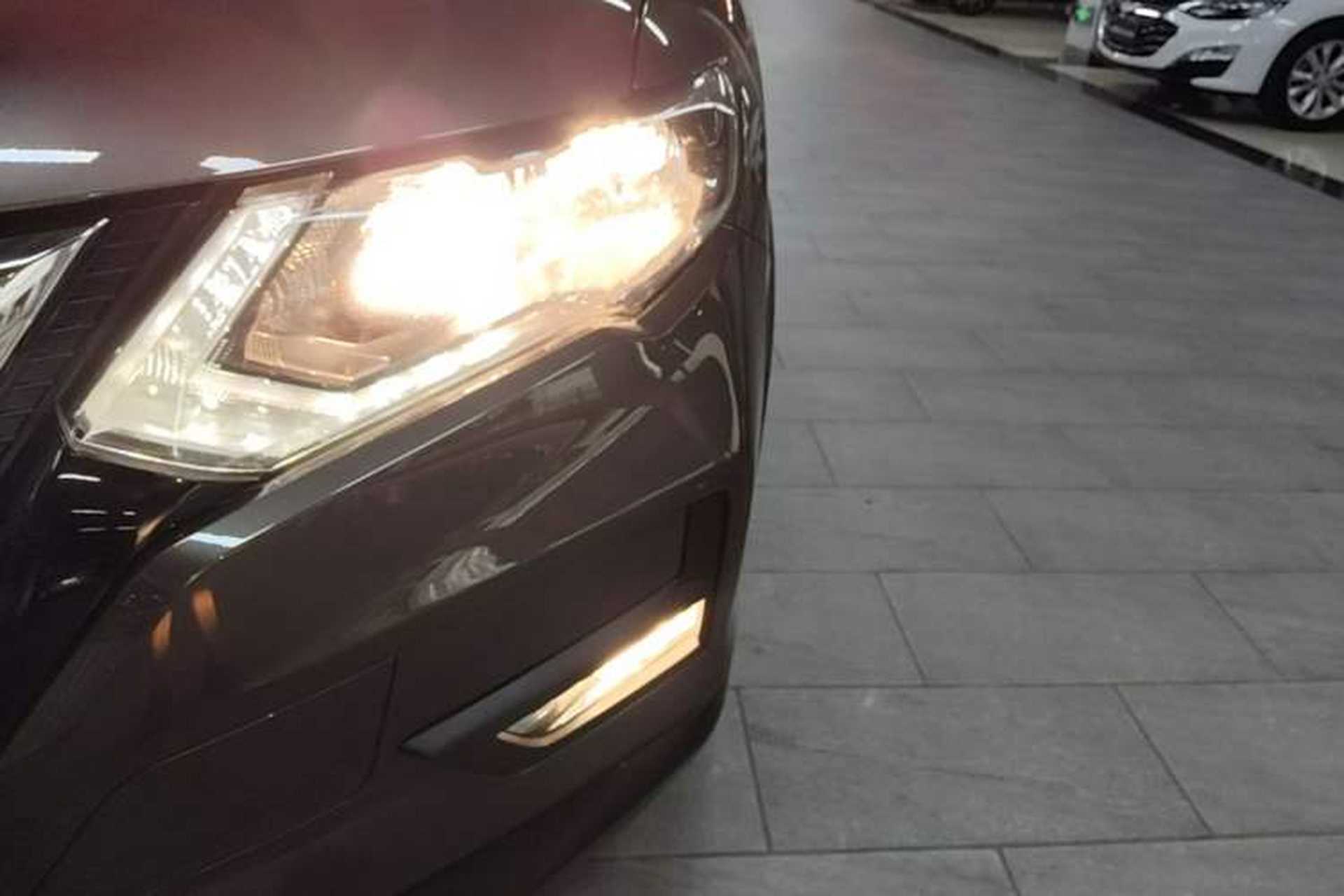 Used Nissan X-Trail 2017 2.5L CVT Leading Edition 4WD Left Front Headlight