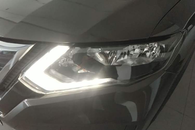 Used Nissan X-Trail 2017 2.0L CVT 7-Seater Comfort Edition 2WD Left Front Headlight