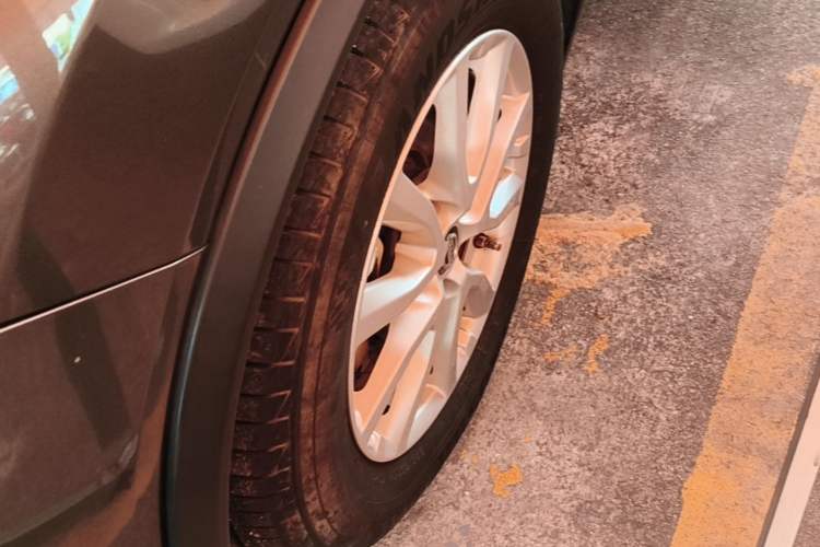 Used Nissan X-Trail 2017 2.0L CVT Comfort Edition 2WD Left Front Wheel Hub