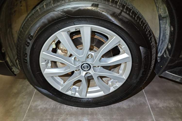 Used Nissan X-Trail 2017 2.0L CVT Comfort Edition 2WD Left Front Wheel Hub