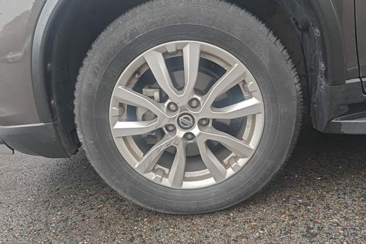 Used Nissan X-Trail 2017 2.0L CVT Comfort Edition 2WD Left Front Wheel Hub