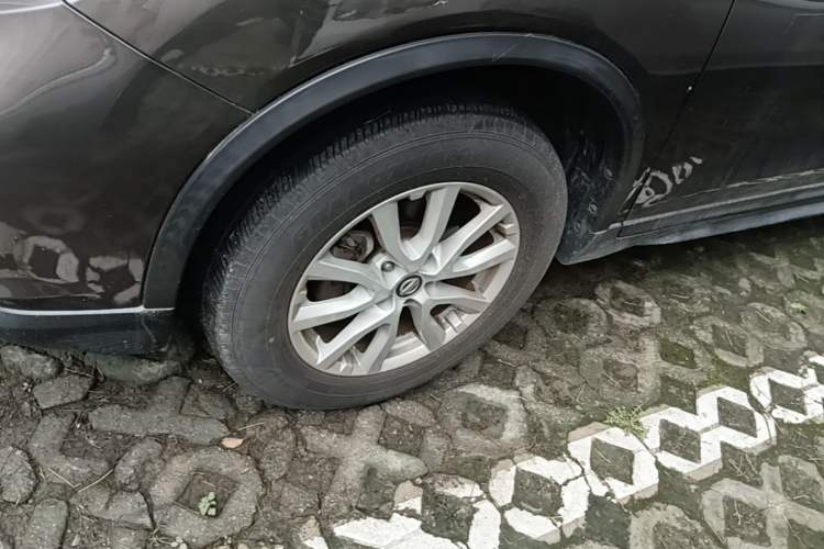 Used Nissan X-Trail 2017 2.0L CVT Comfort Edition 2WD Left Front Wheel Hub