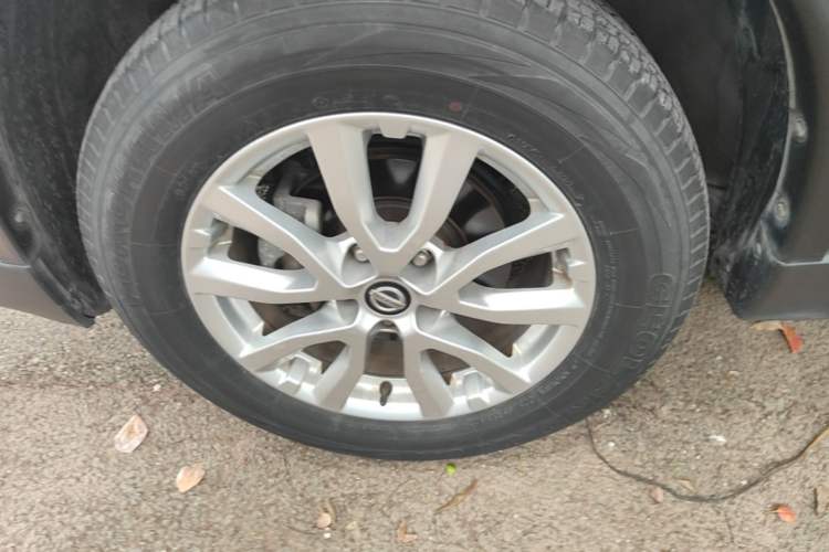 Used Nissan X-Trail 2017 2.0L CVT Comfort Edition 2WD Left Front Wheel Hub