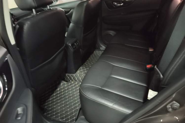 Used Nissan X-Trail 2017 2.5L CVT Leading Edition 4WD Left Rear Seat