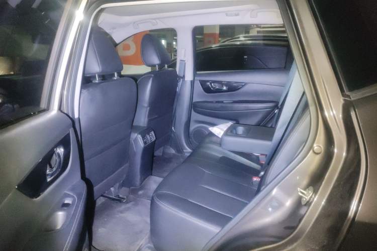 Used Nissan X-Trail 2017 2.5L CVT Leading Edition 4WD Left Rear Seat