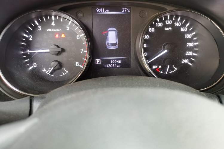 Used Nissan X-Trail 2017 2.5L CVT Luxury Edition 4WD Odometer Close Up