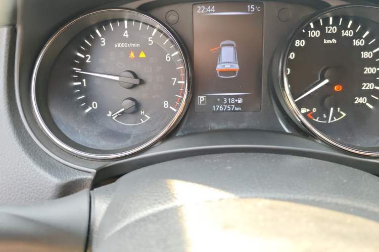 Used Nissan X-Trail 2017 2.5L CVT Luxury Edition 4WD Odometer Close Up