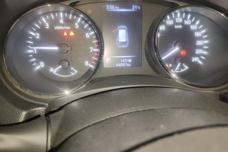 Used Nissan X-Trail 2017 2.5L CVT Leading Edition 4WD Odometer Close Up