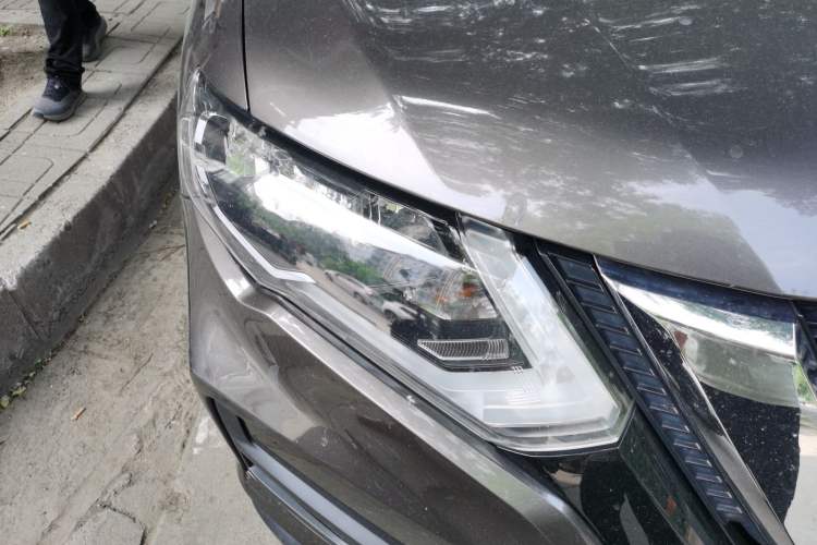 Used Nissan X-Trail 2017 2.5L CVT Luxury Edition 4WD Right Front Headlight