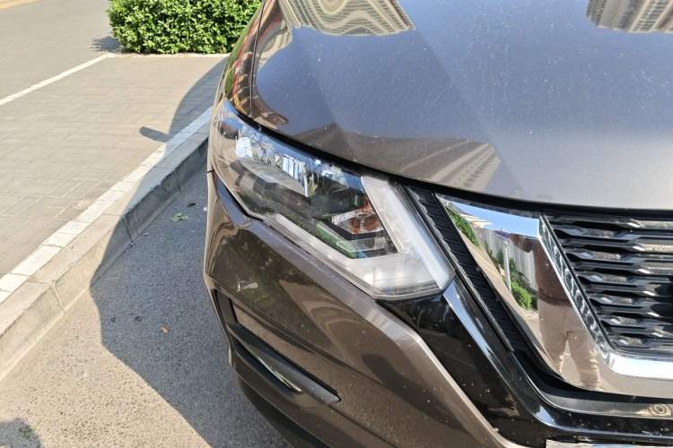 Used Nissan X-Trail 2017 2.5L CVT Luxury Edition 4WD Right Front Headlight