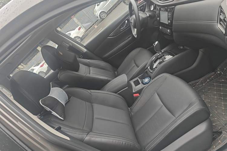 Used Nissan X-Trail 2017 2.0L CVT Comfort Edition 2WD Right Front Seat
