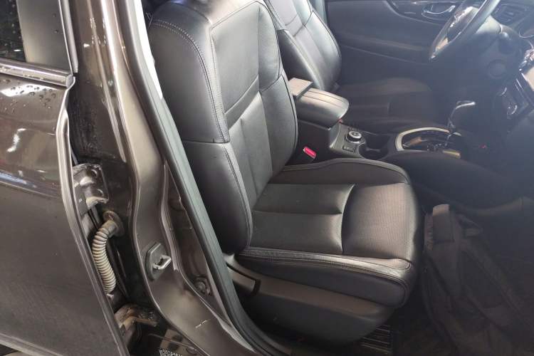 Used Nissan X-Trail 2017 2.5L CVT Leading Edition 4WD Right Front Seat