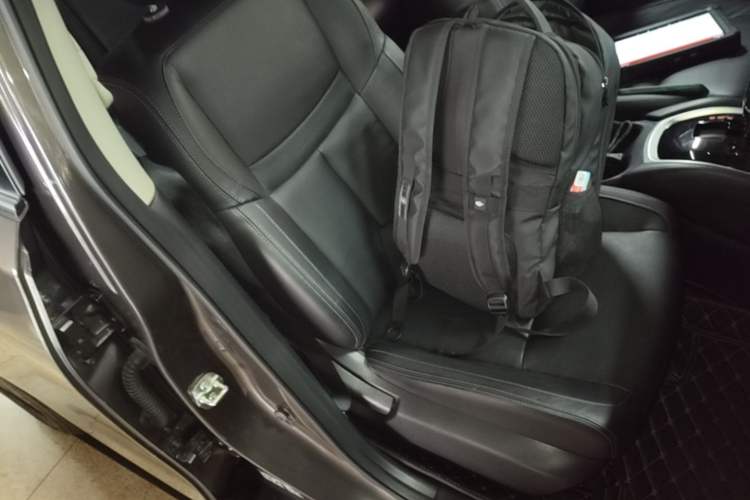 Used Nissan X-Trail 2017 2.5L CVT Leading Edition 4WD Right Front Seat
