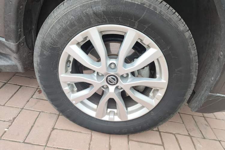 Used Nissan X-Trail 2017 2.0L CVT Comfort Edition 2WD Right Front Wheel Hub