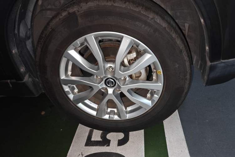 Used Nissan X-Trail 2017 2.0L CVT Comfort Edition 2WD Right Front Wheel Hub