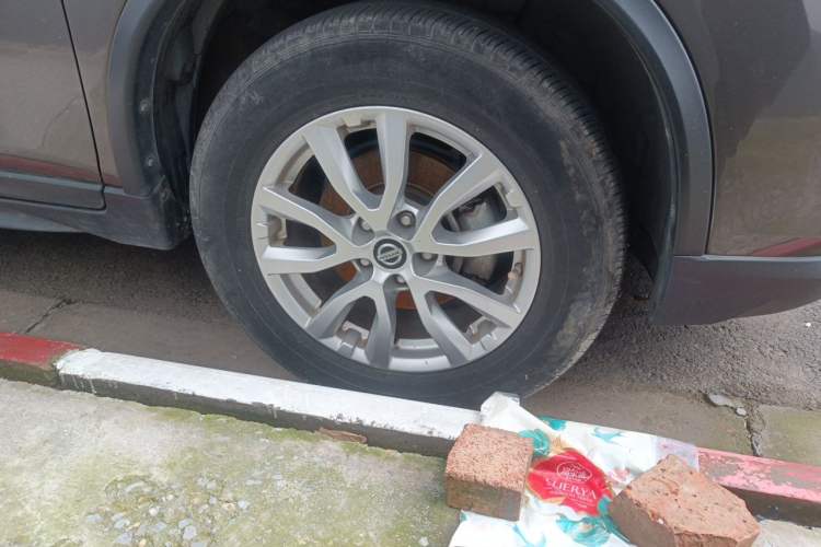 Used Nissan X-Trail 2017 2.0L CVT Comfort Edition 2WD Right Front Wheel Hub