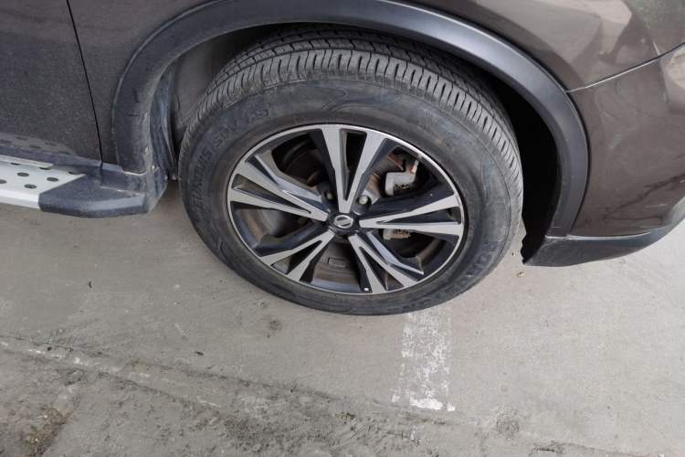 Used Nissan X-Trail 2017 2.5L CVT Luxury Edition 4WD Right Front Wheel Hub