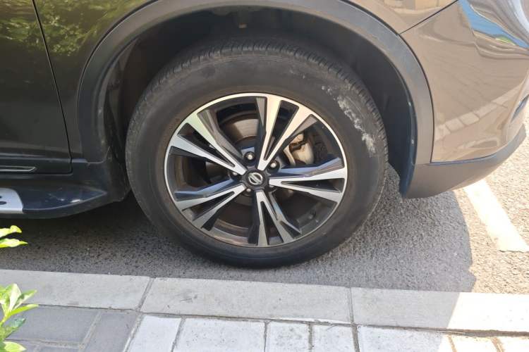 Used Nissan X-Trail 2017 2.5L CVT Luxury Edition 4WD Right Front Wheel Hub
