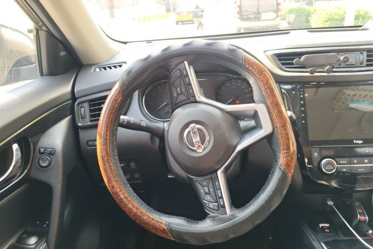 Used Nissan X-Trail 2017 2.5L CVT Luxury Edition 4WD Steering Wheel