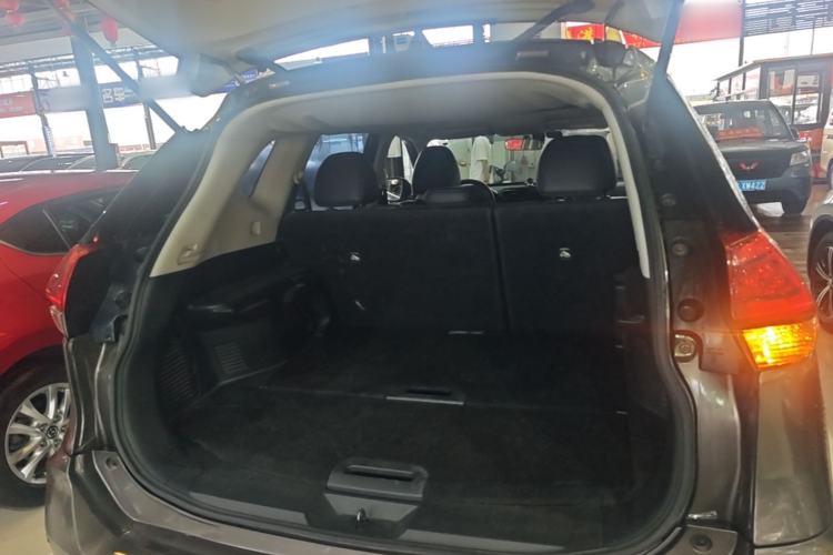 Used Nissan X-Trail 2017 2.0L CVT Comfort Edition 2WD Trunk