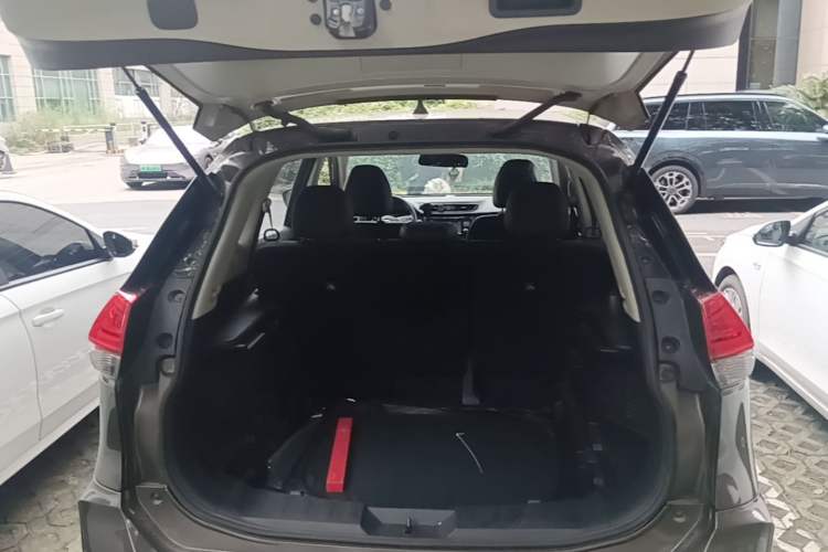 Used Nissan X-Trail 2017 2.0L CVT Comfort Edition 2WD Trunk