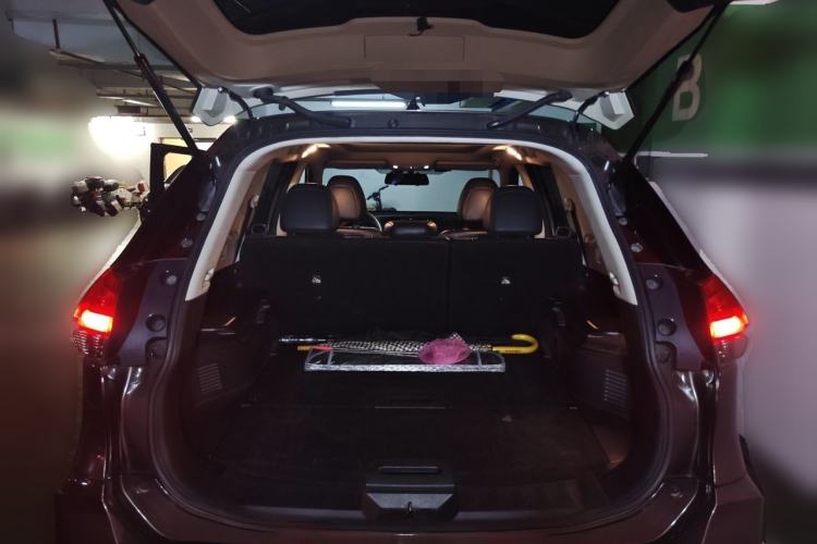 Used Nissan X-Trail 2017 2.0L CVT Comfort Edition 2WD Trunk