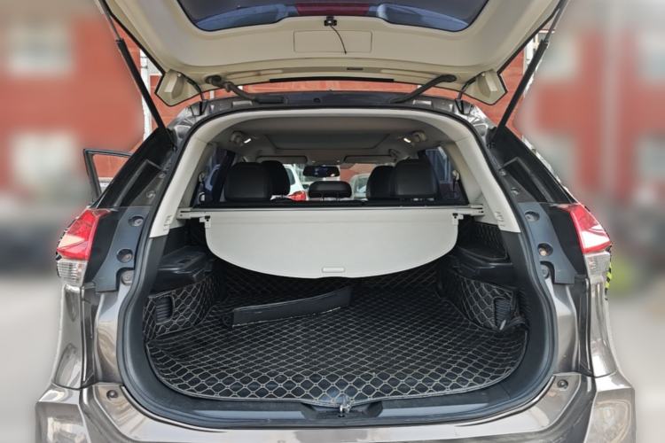 Used Nissan X-Trail 2017 2.0L CVT Comfort Edition 2WD Trunk