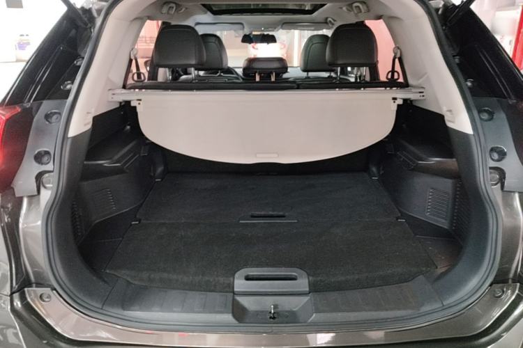 Used Nissan X-Trail 2017 2.5L CVT Leading Edition 4WD Trunk