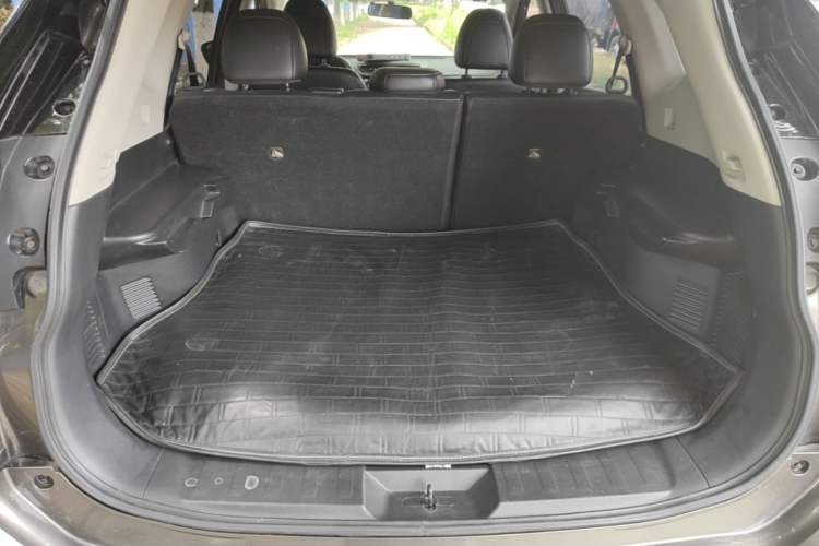 Used Nissan X-Trail 2017 2.0L CVT Comfort Edition 2WD Trunk