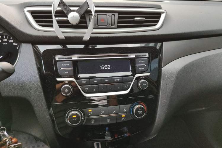 Used Nissan X-Trail 2017 2.0L Manual Classic Edition 2WD Audio And AC Panel