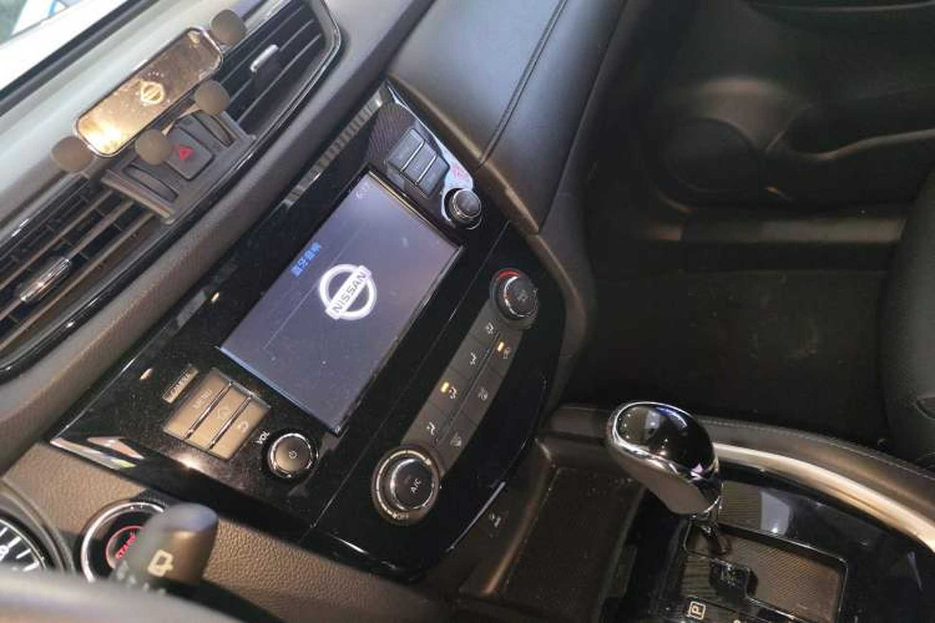 Used Nissan X-Trail 2017 2.0L CVT Comfort Edition 2WD Audio And AC Panel