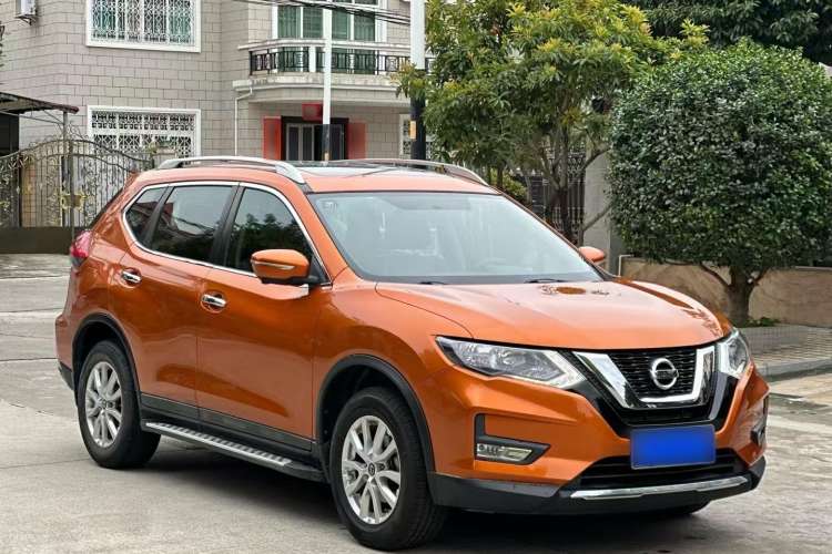 Used Nissan X-Trail 2017 2.0L CVT Comfort Edition 2WD Front Right 45 Deg