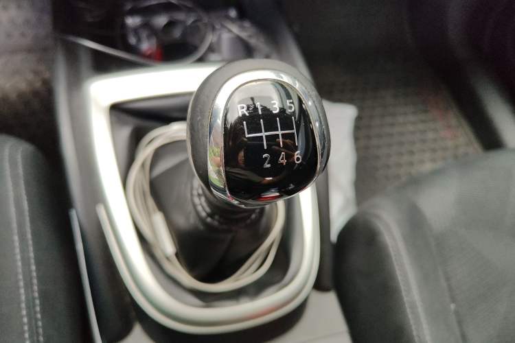 Used Nissan X-Trail 2017 2.0L Manual Classic Edition 2WD Gear Lever