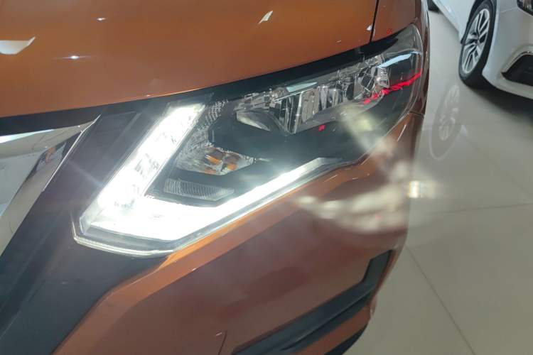 Used Nissan X-Trail 2017 2.0L CVT Comfort Edition 2WD Left Front Headlight