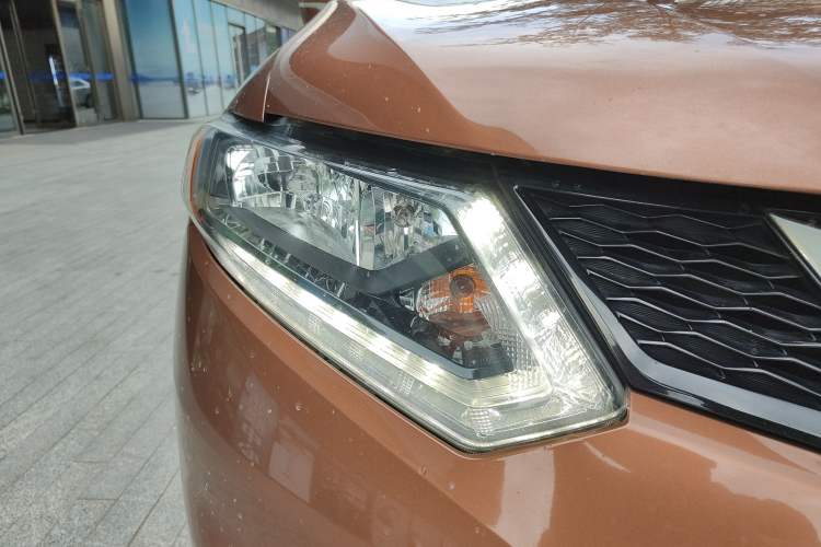 Used Nissan X-Trail 2017 2.0L Manual Classic Edition 2WD Right Front Headlight