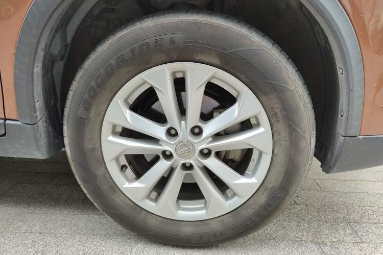 Used Nissan X-Trail 2017 2.0L Manual Classic Edition 2WD Right Front Wheel Hub