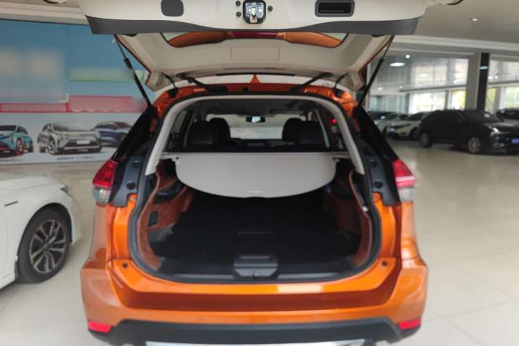 Used Nissan X-Trail 2017 2.0L CVT Comfort Edition 2WD Trunk
