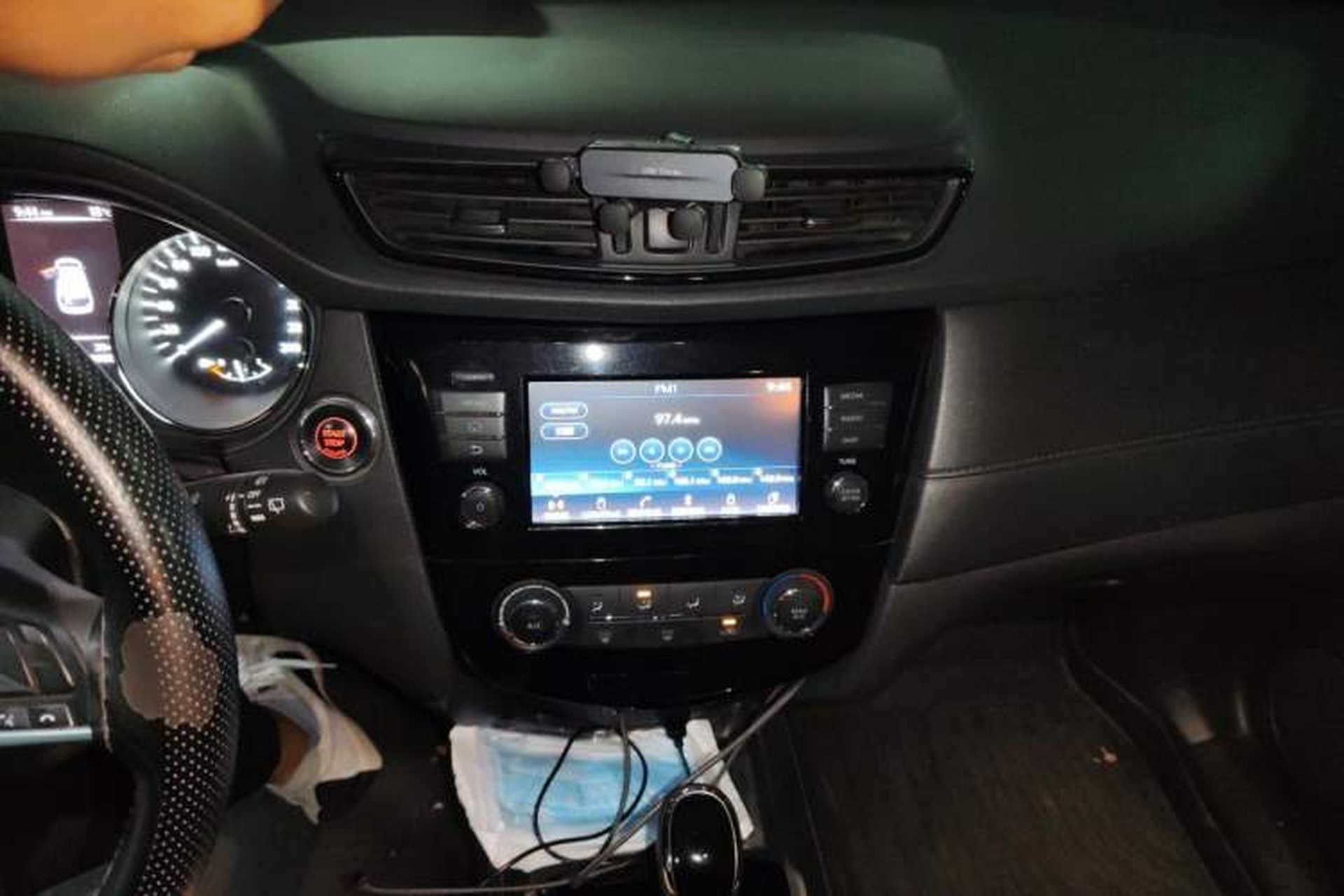 Used Nissan X-Trail 2017 2.0L CVT Comfort Edition 2WD Audio And AC Panel