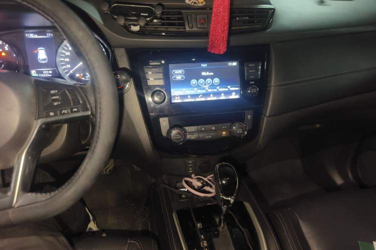 Used Nissan X-Trail 2017 2.5L CVT Luxury Edition 4WD Audio And AC Panel