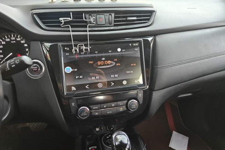 Used Nissan X-Trail 2017 2.5L CVT Luxury Edition 4WD Audio And AC Panel