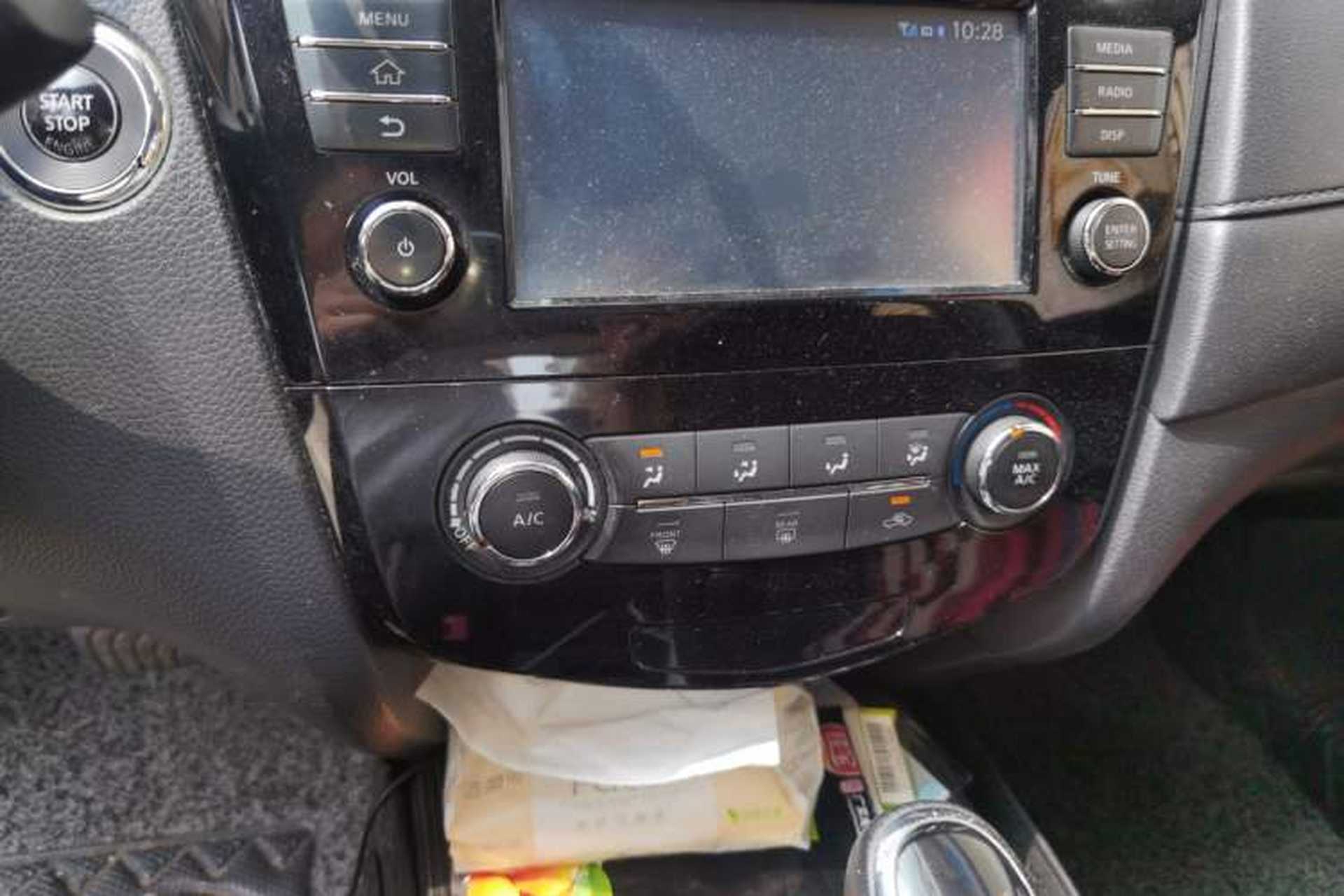 Used Nissan X-Trail 2017 2.0L CVT 7-Seater Comfort Edition 2WD Audio And AC Panel