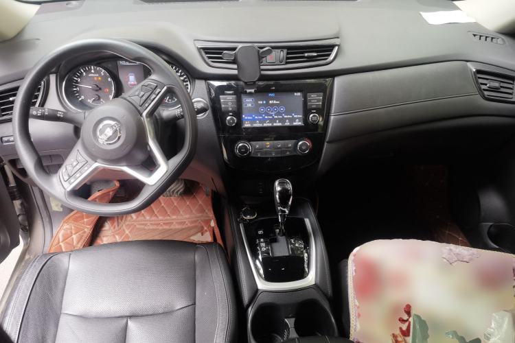 Used Nissan X-Trail 2017 2.0L CVT Comfort Edition 2WD Center Console