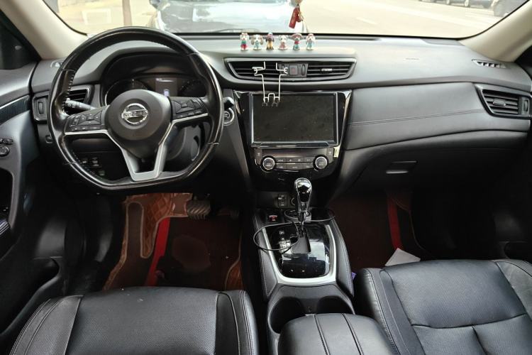 Used Nissan X-Trail 2017 2.5L CVT Luxury Edition 4WD Center Console