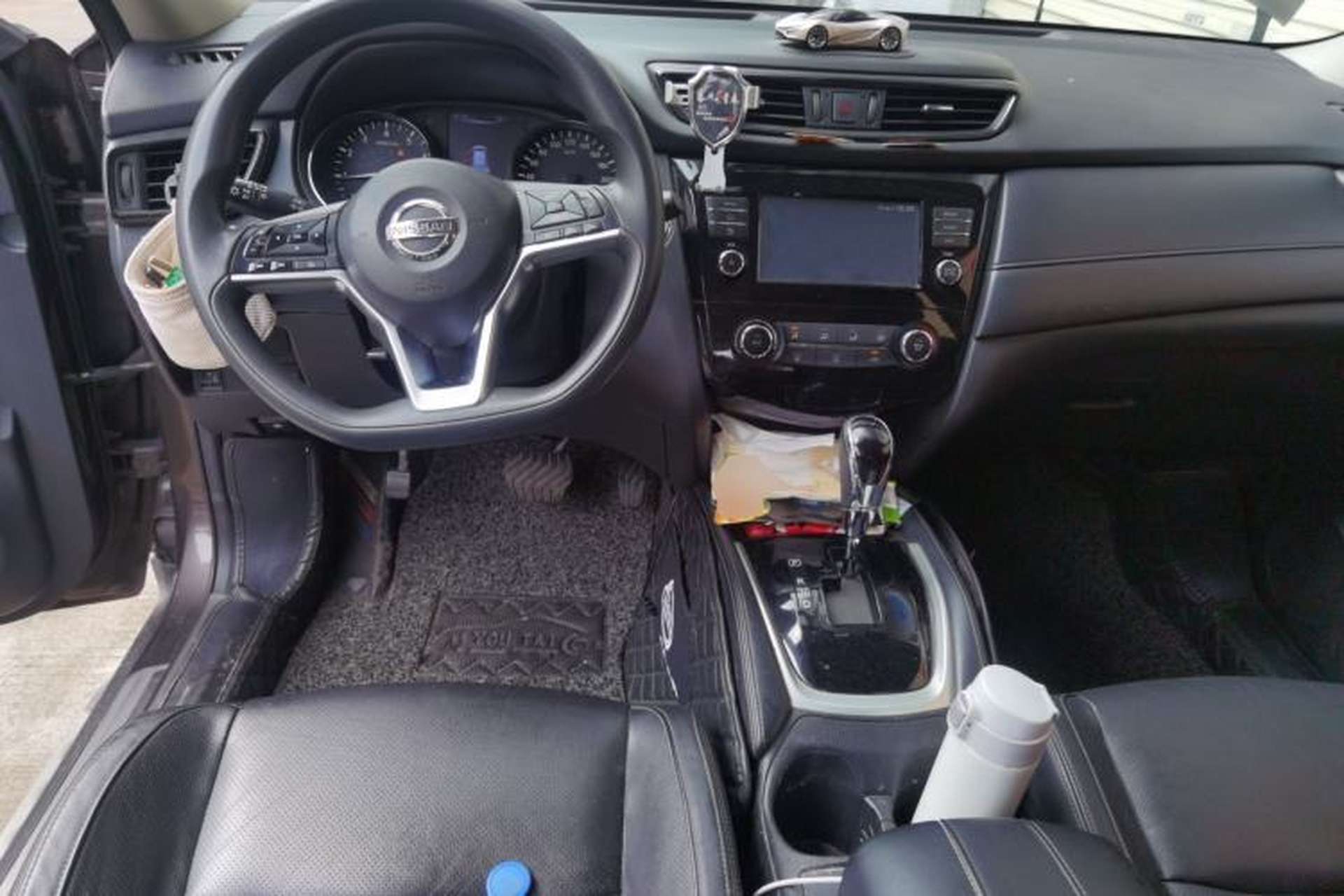Used Nissan X-Trail 2017 2.0L CVT 7-Seater Comfort Edition 2WD Center Console