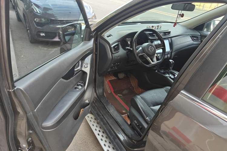 Used Nissan X-Trail 2017 2.5L CVT Luxury Edition 4WD Driver Seat